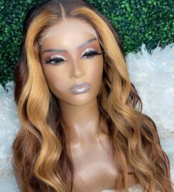 Head Turners Beauty & Extension bar